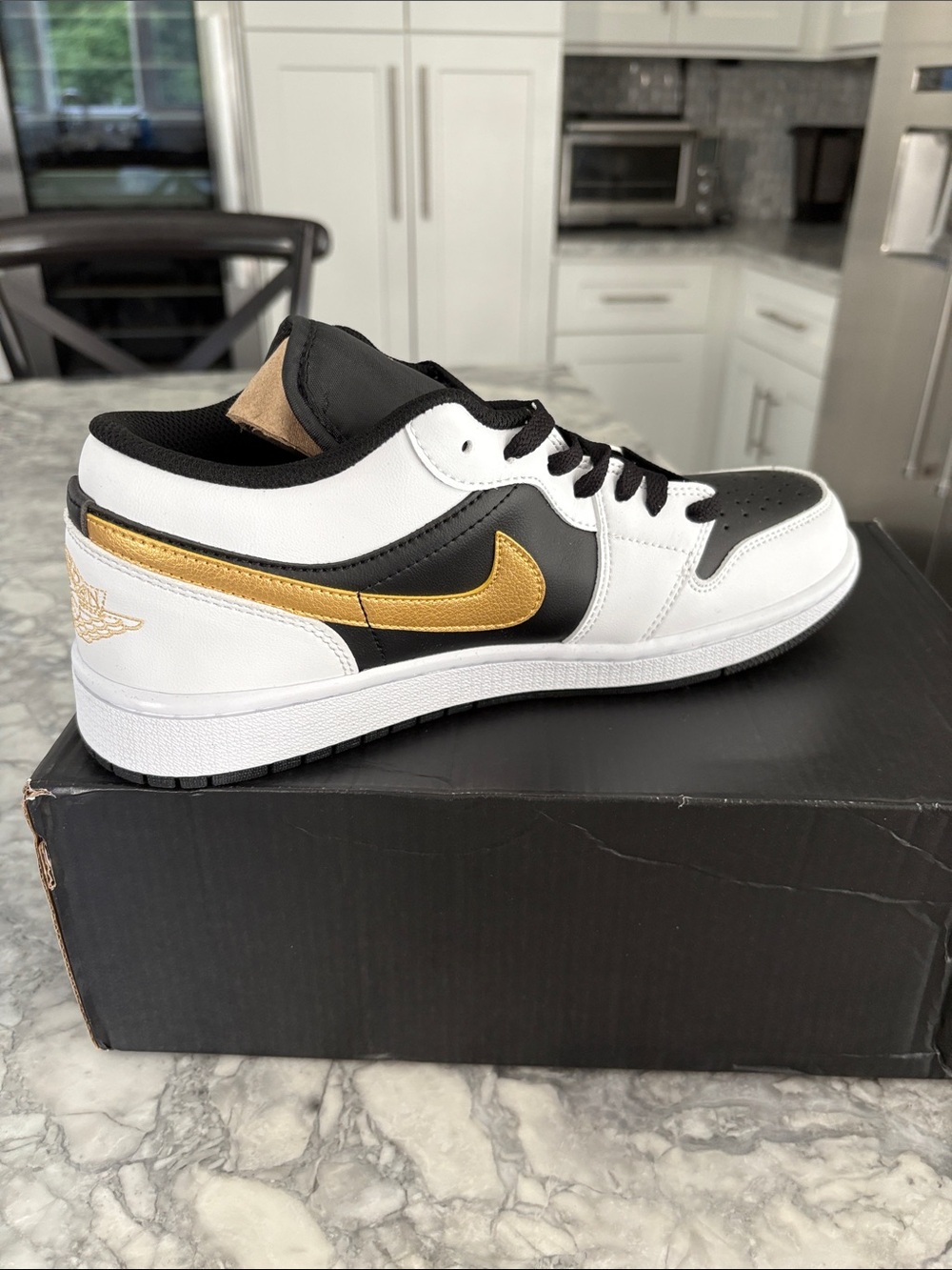 Nike Men’s Low Top Sneakers - White/Black/Gold